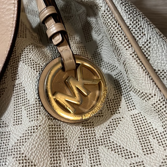 Michael Kors Vanilla PVC purse/crossbody - Picture 3 of 5